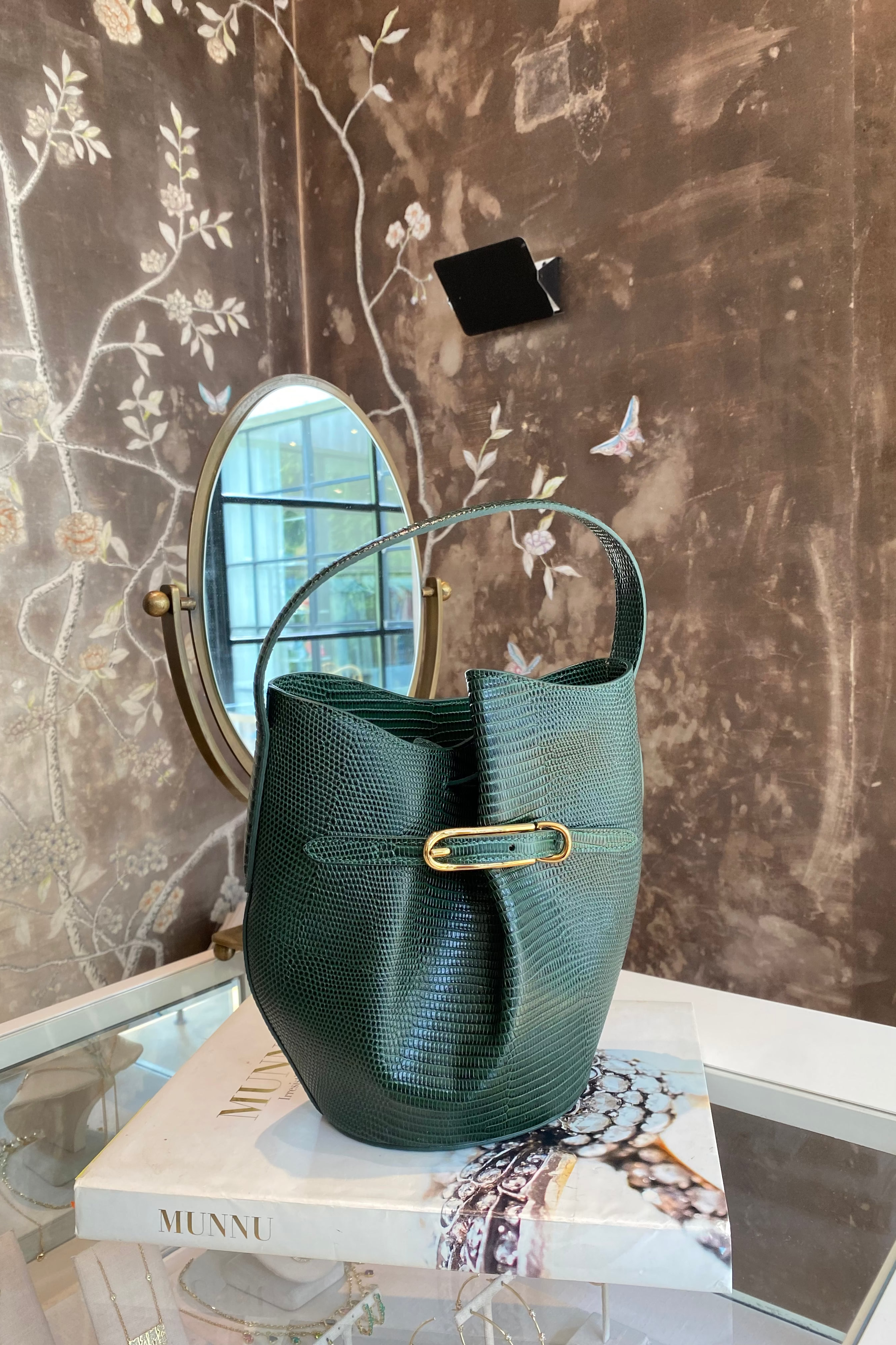 LIFFNER | BELTED BUCKET BAG MINI
