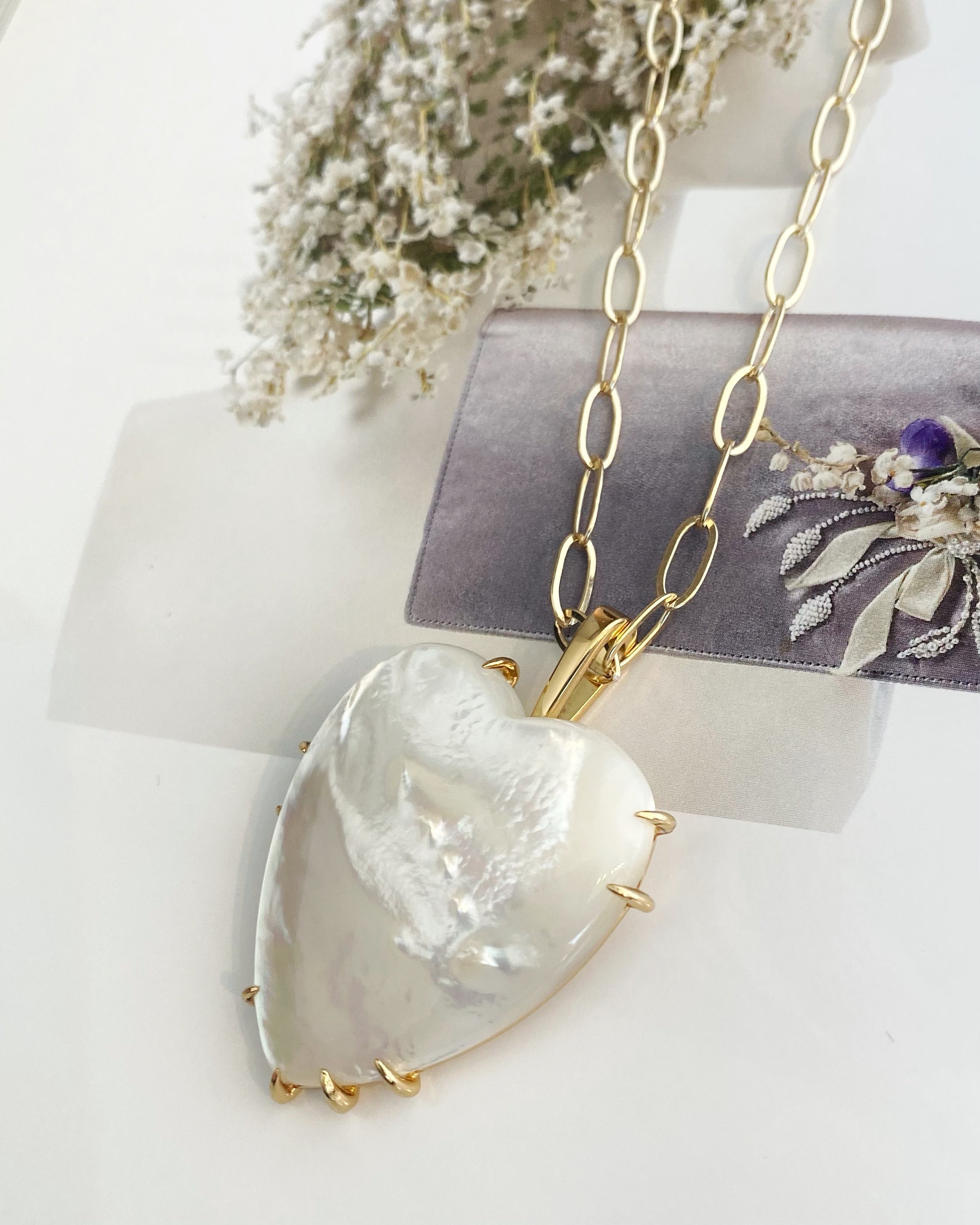 LOVE CARRY YOUR HEART PENDANT