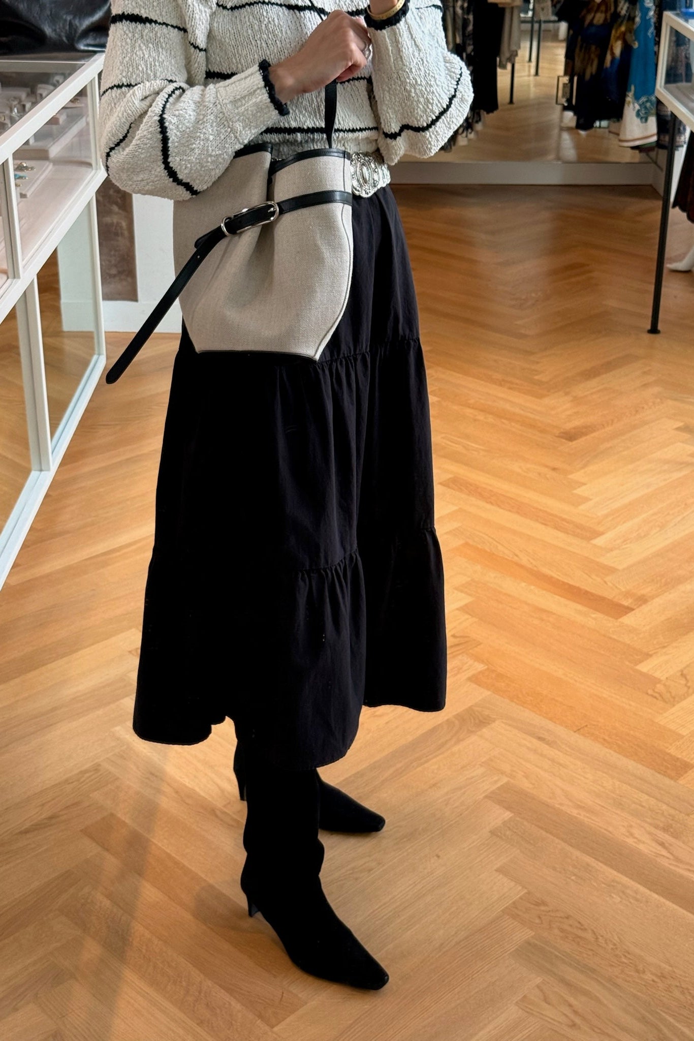 LIFFNER | BELTED BUCKET BAG